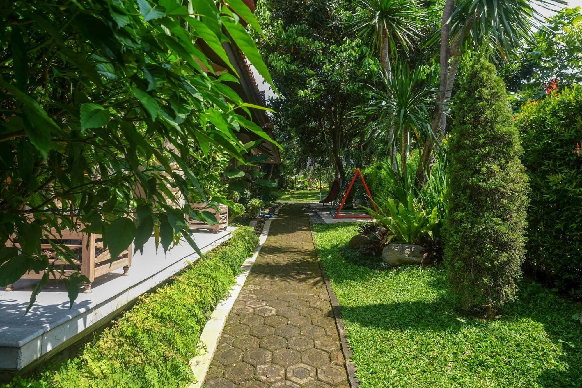 Sareh Villa By The Lavana Semarang Dış mekan fotoğraf