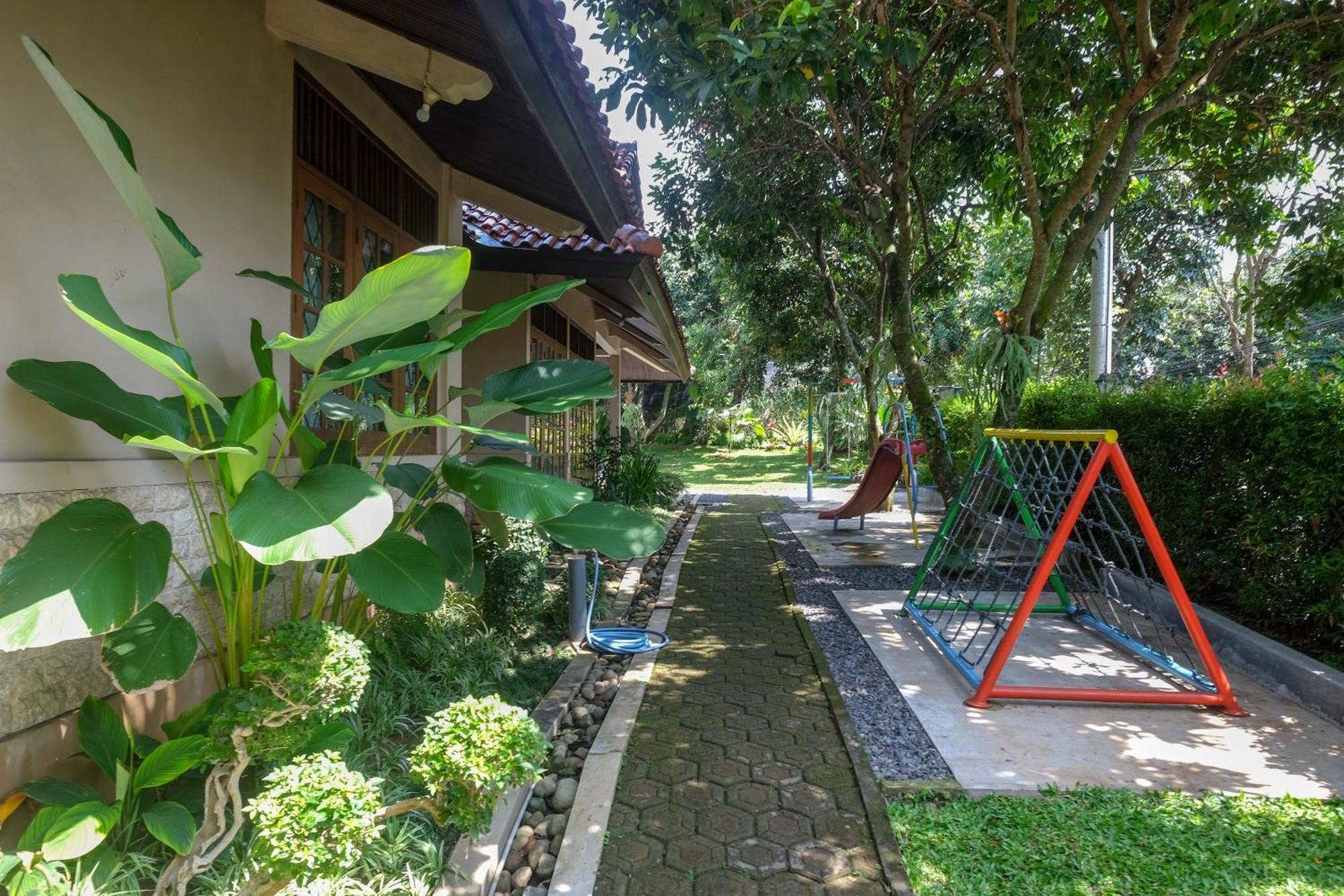 Sareh Villa By The Lavana Semarang Dış mekan fotoğraf